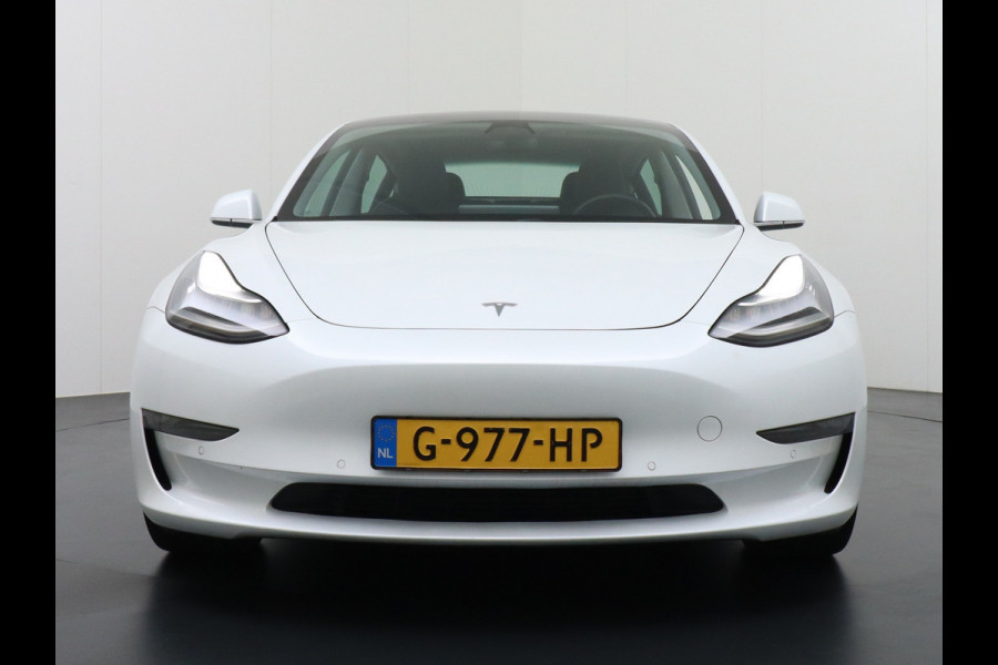 Tesla Model 3 4WD Performance 513pk 3,4 sec 0-100 ! 20" FSD-vb. AutoPilot Carbon-Spoiler Premium-HiFi Pano.dak Camera Leer Adaptive-Cruise+Sto Navi LED ACC DAB Voorverwarmen interieur en Keyless via App One-Pedal-Drive Rode Remklauwen Carbon-Spoiler Origineel Nederlandse auto ! nieuwprijs euro 64.580 euro Garantie op Accu tot 27-09-2027 max 192.000km