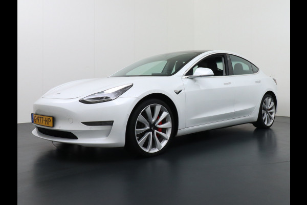 Tesla Model 3 4WD Performance 513pk 3,4 sec 0-100 ! 20" FSD-vb. AutoPilot Carbon-Spoiler Premium-HiFi Pano.dak Camera Leer Adaptive-Cruise+Sto Navi LED ACC DAB Voorverwarmen interieur en Keyless via App One-Pedal-Drive Rode Remklauwen Carbon-Spoiler Origineel Nederlandse auto ! nieuwprijs euro 64.580 euro Garantie op Accu tot 27-09-2027 max 192.000km