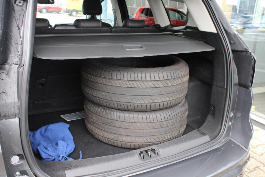 Ford Kuga 1.5 EcoBoost Vignale | Trekhaak Afneembaar 2000KG | Cruise Control | Navigatie | Climate Control | Lichtmetalen Velgen |