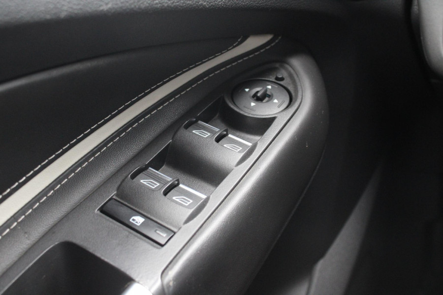 Ford Kuga 1.5 EcoBoost Vignale | Trekhaak Afneembaar 2000KG | Cruise Control | Navigatie | Climate Control | Lichtmetalen Velgen |