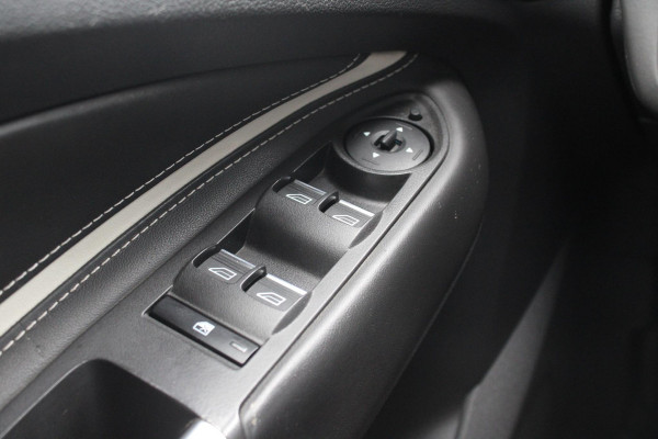 Ford Kuga 1.5 EcoBoost Vignale | Trekhaak Afneembaar 2000KG | Cruise Control | Navigatie | Climate Control | Lichtmetalen Velgen |