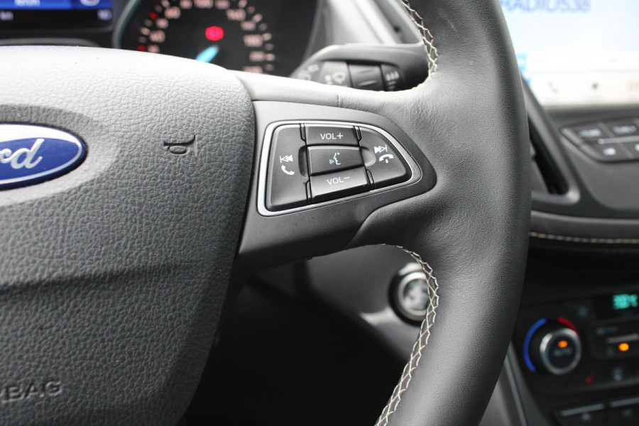 Ford Kuga 1.5 EcoBoost Vignale | Trekhaak Afneembaar 2000KG | Cruise Control | Navigatie | Climate Control | Lichtmetalen Velgen |