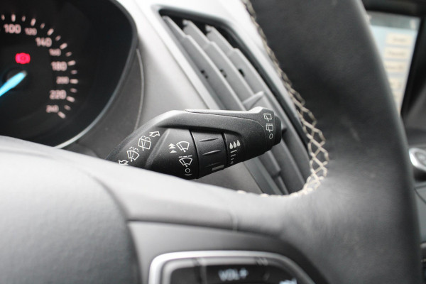 Ford Kuga 1.5 EcoBoost Vignale | Trekhaak Afneembaar 2000KG | Cruise Control | Navigatie | Climate Control | Lichtmetalen Velgen |