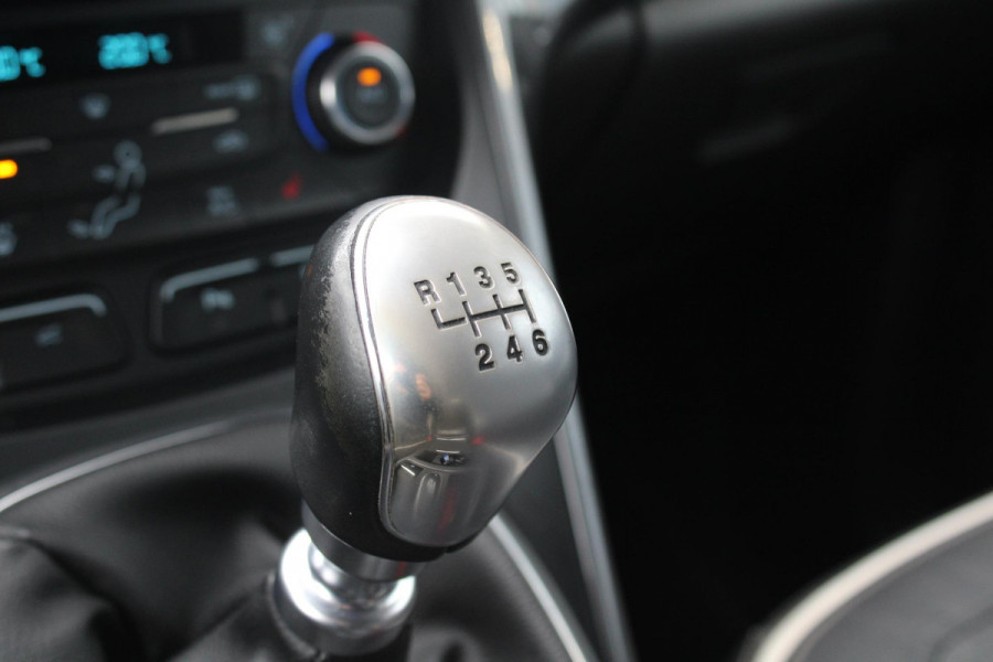 Ford Kuga 1.5 EcoBoost Vignale | Trekhaak Afneembaar 2000KG | Cruise Control | Navigatie | Climate Control | Lichtmetalen Velgen |