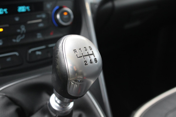 Ford Kuga 1.5 EcoBoost Vignale | Trekhaak Afneembaar 2000KG | Cruise Control | Navigatie | Climate Control | Lichtmetalen Velgen |