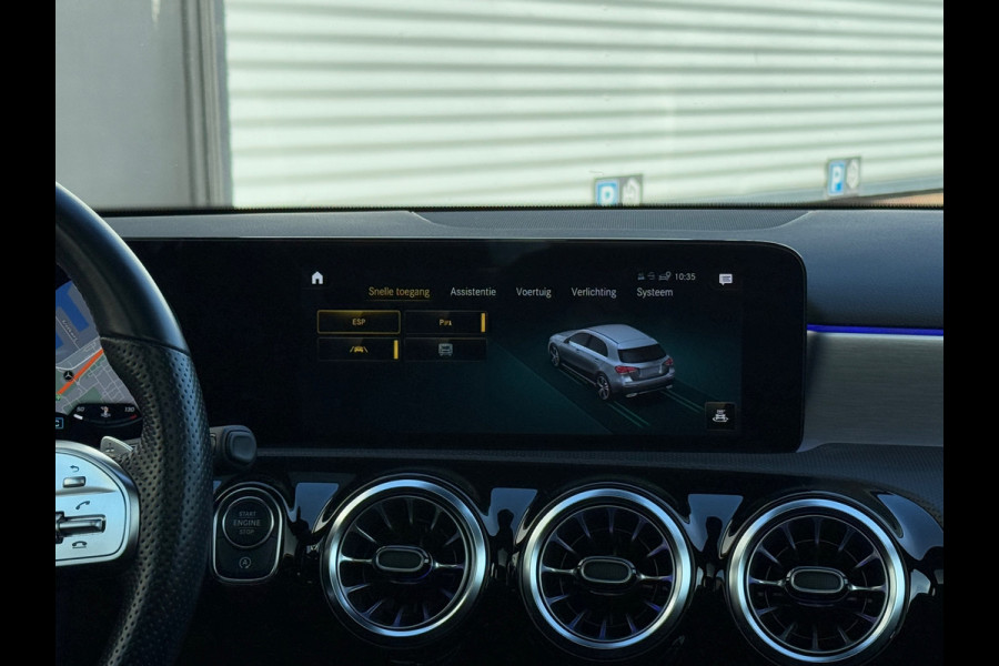 Mercedes-Benz A-Klasse 180 AMG NIGHT Panodak|Memory|Sfeer|Dealer Onderhouden