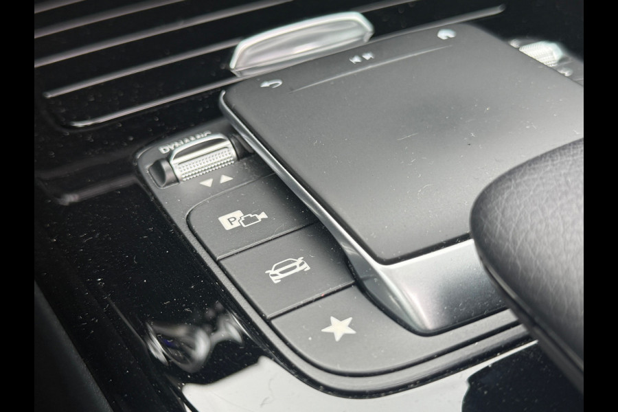Mercedes-Benz A-Klasse 180 AMG NIGHT Panodak|Memory|Sfeer|Dealer Onderhouden