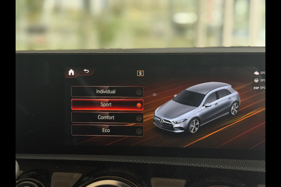 Mercedes-Benz A-Klasse 180 AMG NIGHT Panodak|Memory|Sfeer|Dealer Onderhouden