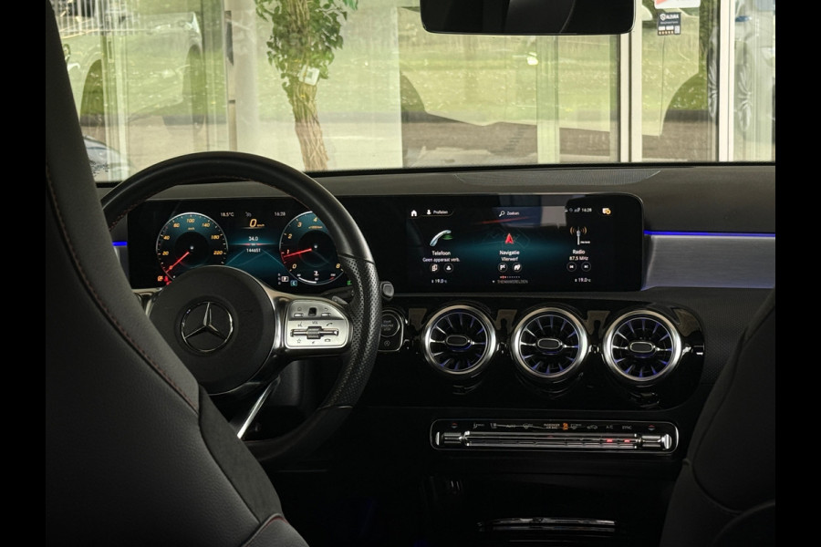 Mercedes-Benz A-Klasse 180 AMG NIGHT Panodak|Memory|Sfeer|Dealer Onderhouden