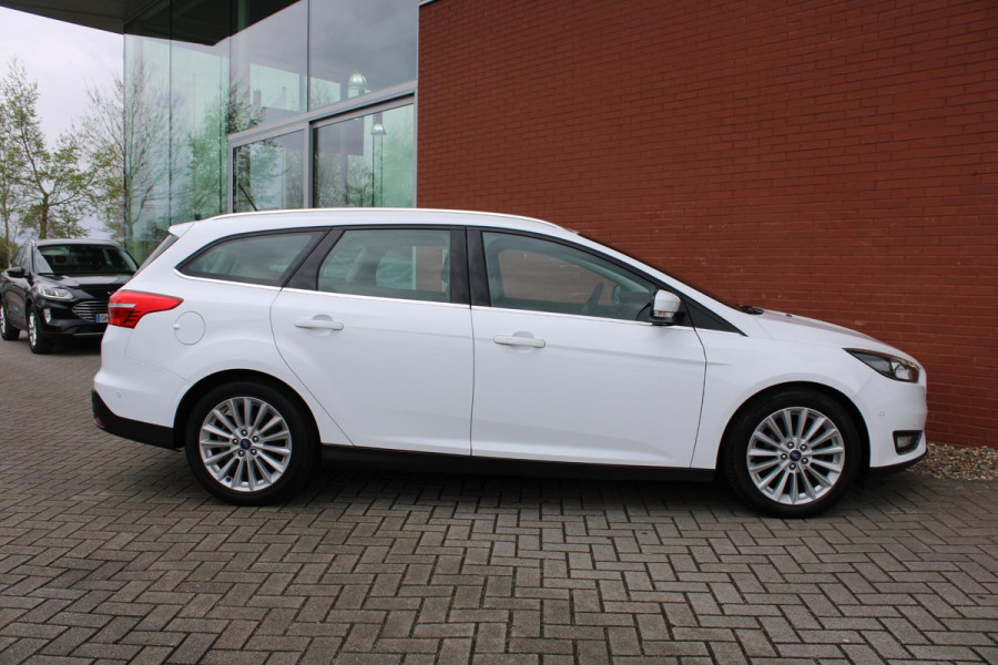 Ford FOCUS Wagon 1.0 Ecoboost 125 PK Titanium | Trekhaak | 17 Inch Lichtmetalen Velgen | Climate Control | Cruise Control |