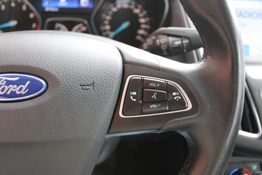 Ford FOCUS Wagon 1.0 Ecoboost 125 PK Titanium | Trekhaak | 17 Inch Lichtmetalen Velgen | Climate Control | Cruise Control |