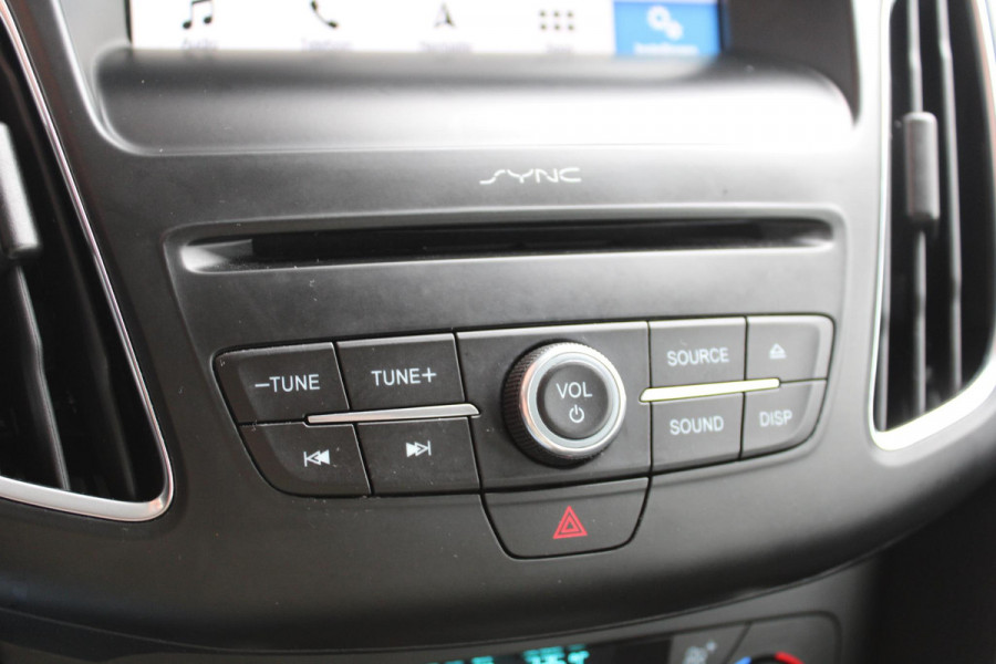 Ford FOCUS Wagon 1.0 Ecoboost 125 PK Titanium | Trekhaak | 17 Inch Lichtmetalen Velgen | Climate Control | Cruise Control |