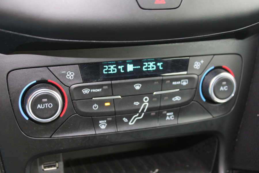Ford FOCUS Wagon 1.0 Ecoboost 125 PK Titanium | Trekhaak | 17 Inch Lichtmetalen Velgen | Climate Control | Cruise Control |