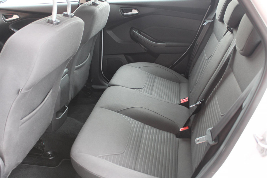 Ford FOCUS Wagon 1.0 Ecoboost 125 PK Titanium | Trekhaak | 17 Inch Lichtmetalen Velgen | Climate Control | Cruise Control |