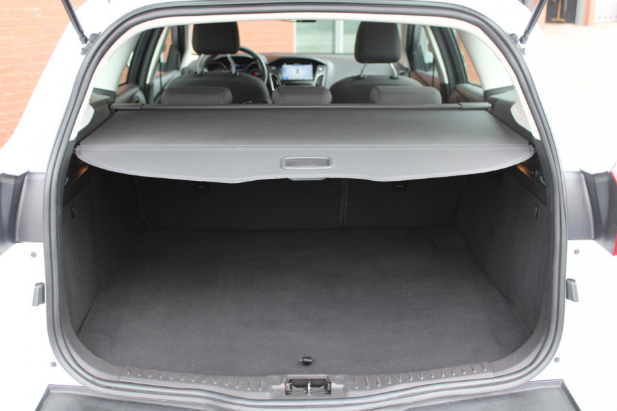 Ford FOCUS Wagon 1.0 Ecoboost 125 PK Titanium | Trekhaak | 17 Inch Lichtmetalen Velgen | Climate Control | Cruise Control |