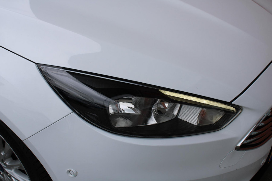 Ford FOCUS Wagon 1.0 Ecoboost 125 PK Titanium | Trekhaak | 17 Inch Lichtmetalen Velgen | Climate Control | Cruise Control |