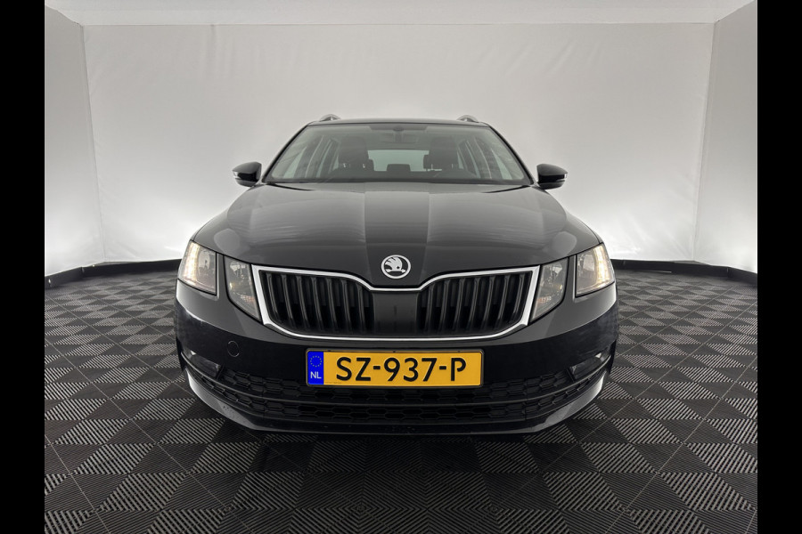 Škoda Octavia Combi 1.6 TDI Greentech Clever Edition Aut. *LEATHER-FABRIC | NAVI-FULLMAP | COMFORT-SEATS | DAB+ | HEATED-SEATS | AMUNDSEN-AUDIO | ECC | SHIFT-PADDLES | PARKPILOT | CRUISE | TOWBAR | 16''ALU *