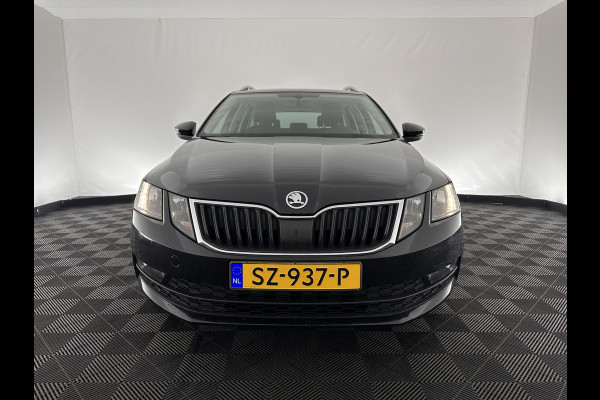Škoda Octavia Combi 1.6 TDI Greentech Clever Edition Aut. *LEATHER-FABRIC | NAVI-FULLMAP | COMFORT-SEATS | DAB+ | HEATED-SEATS | AMUNDSEN-AUDIO | ECC | SHIFT-PADDLES | PARKPILOT | CRUISE | TOWBAR | 16''ALU *
