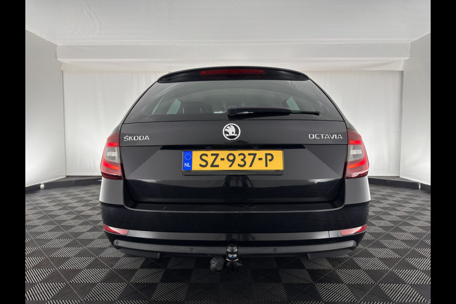Škoda Octavia Combi 1.6 TDI Greentech Clever Edition Aut. *LEATHER-FABRIC | NAVI-FULLMAP | COMFORT-SEATS | DAB+ | HEATED-SEATS | AMUNDSEN-AUDIO | ECC | SHIFT-PADDLES | PARKPILOT | CRUISE | TOWBAR | 16''ALU *