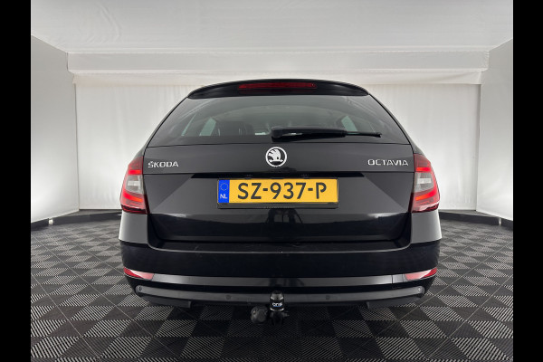 Škoda Octavia Combi 1.6 TDI Greentech Clever Edition Aut. *LEATHER-FABRIC | NAVI-FULLMAP | COMFORT-SEATS | DAB+ | HEATED-SEATS | AMUNDSEN-AUDIO | ECC | SHIFT-PADDLES | PARKPILOT | CRUISE | TOWBAR | 16''ALU *