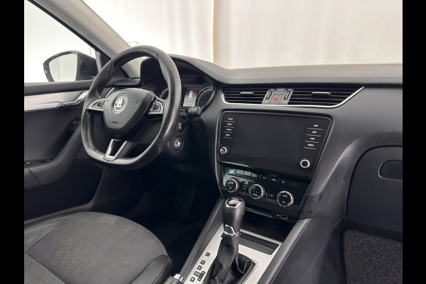 Škoda Octavia Combi 1.6 TDI Greentech Clever Edition Aut. *LEATHER-FABRIC | NAVI-FULLMAP | COMFORT-SEATS | DAB+ | HEATED-SEATS | AMUNDSEN-AUDIO | ECC | SHIFT-PADDLES | PARKPILOT | CRUISE | TOWBAR | 16''ALU *