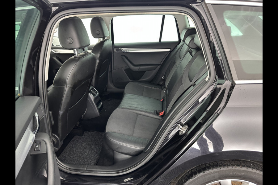 Škoda Octavia Combi 1.6 TDI Greentech Clever Edition Aut. *LEATHER-FABRIC | NAVI-FULLMAP | COMFORT-SEATS | DAB+ | HEATED-SEATS | AMUNDSEN-AUDIO | ECC | SHIFT-PADDLES | PARKPILOT | CRUISE | TOWBAR | 16''ALU *