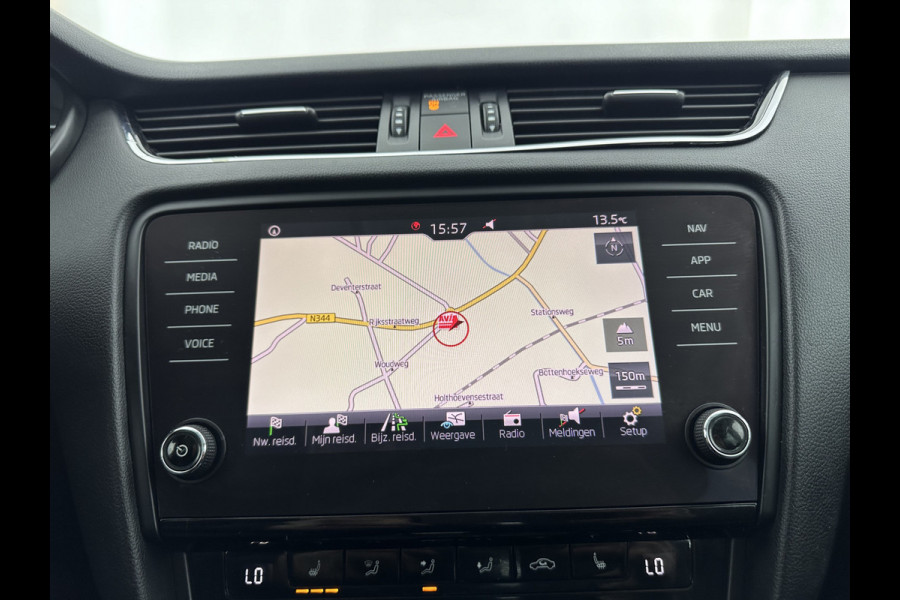 Škoda Octavia Combi 1.6 TDI Greentech Clever Edition Aut. *LEATHER-FABRIC | NAVI-FULLMAP | COMFORT-SEATS | DAB+ | HEATED-SEATS | AMUNDSEN-AUDIO | ECC | SHIFT-PADDLES | PARKPILOT | CRUISE | TOWBAR | 16''ALU *