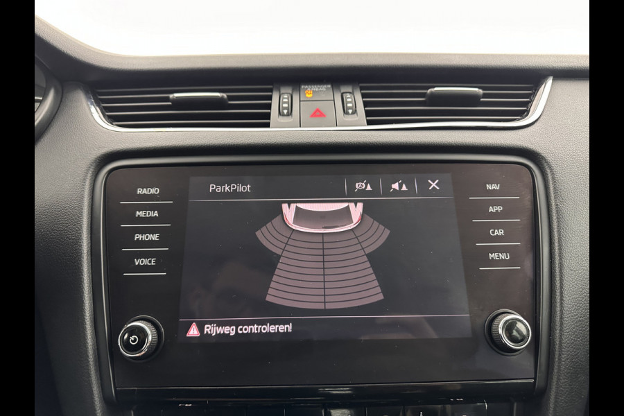 Škoda Octavia Combi 1.6 TDI Greentech Clever Edition Aut. *LEATHER-FABRIC | NAVI-FULLMAP | COMFORT-SEATS | DAB+ | HEATED-SEATS | AMUNDSEN-AUDIO | ECC | SHIFT-PADDLES | PARKPILOT | CRUISE | TOWBAR | 16''ALU *