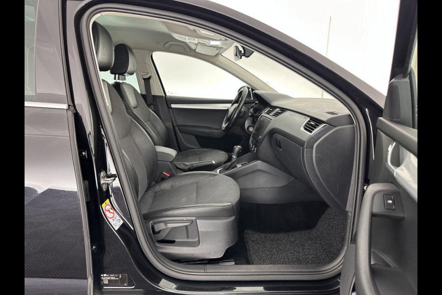 Škoda Octavia Combi 1.6 TDI Greentech Clever Edition Aut. *LEATHER-FABRIC | NAVI-FULLMAP | COMFORT-SEATS | DAB+ | HEATED-SEATS | AMUNDSEN-AUDIO | ECC | SHIFT-PADDLES | PARKPILOT | CRUISE | TOWBAR | 16''ALU *