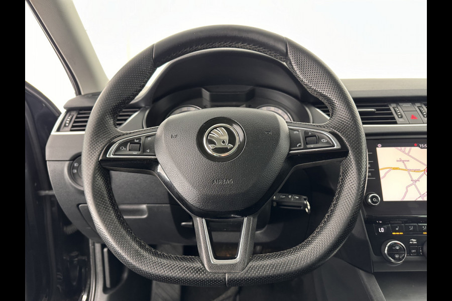 Škoda Octavia Combi 1.6 TDI Greentech Clever Edition Aut. *LEATHER-FABRIC | NAVI-FULLMAP | COMFORT-SEATS | DAB+ | HEATED-SEATS | AMUNDSEN-AUDIO | ECC | SHIFT-PADDLES | PARKPILOT | CRUISE | TOWBAR | 16''ALU *