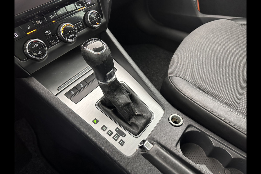 Škoda Octavia Combi 1.6 TDI Greentech Clever Edition Aut. *LEATHER-FABRIC | NAVI-FULLMAP | COMFORT-SEATS | DAB+ | HEATED-SEATS | AMUNDSEN-AUDIO | ECC | SHIFT-PADDLES | PARKPILOT | CRUISE | TOWBAR | 16''ALU *