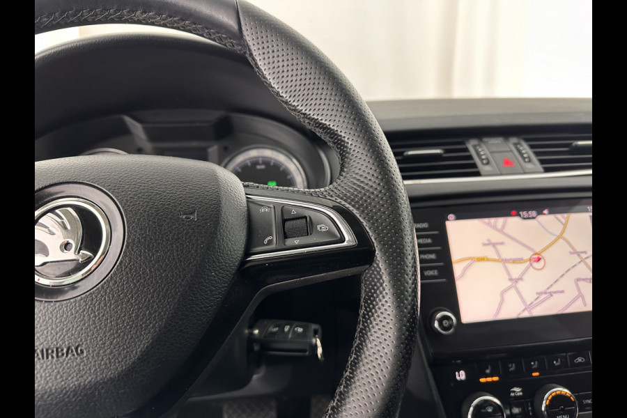 Škoda Octavia Combi 1.6 TDI Greentech Clever Edition Aut. *LEATHER-FABRIC | NAVI-FULLMAP | COMFORT-SEATS | DAB+ | HEATED-SEATS | AMUNDSEN-AUDIO | ECC | SHIFT-PADDLES | PARKPILOT | CRUISE | TOWBAR | 16''ALU *