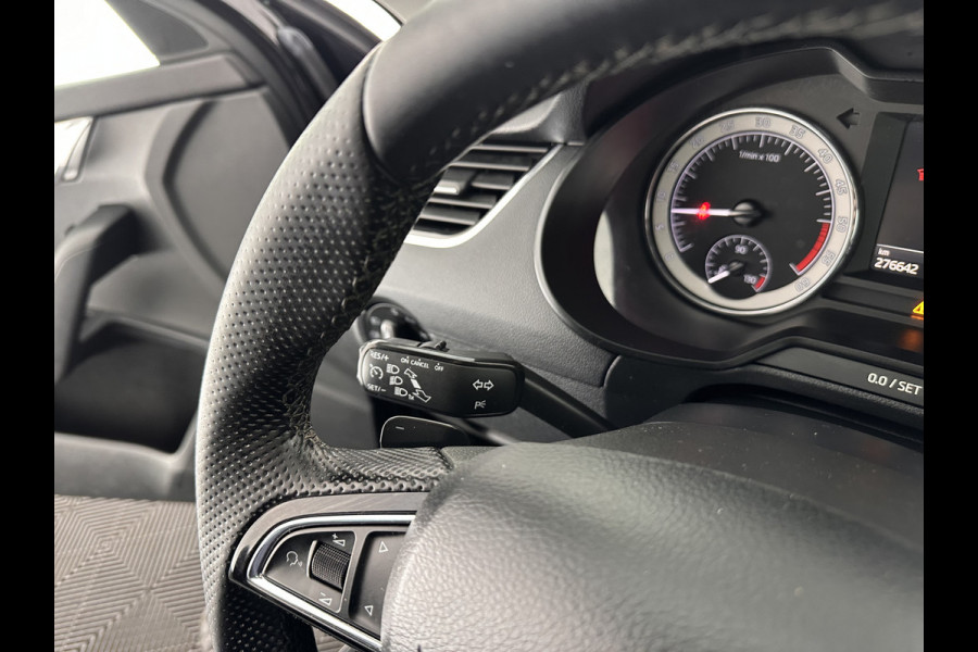 Škoda Octavia Combi 1.6 TDI Greentech Clever Edition Aut. *LEATHER-FABRIC | NAVI-FULLMAP | COMFORT-SEATS | DAB+ | HEATED-SEATS | AMUNDSEN-AUDIO | ECC | SHIFT-PADDLES | PARKPILOT | CRUISE | TOWBAR | 16''ALU *