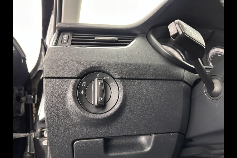 Škoda Octavia Combi 1.6 TDI Greentech Clever Edition Aut. *LEATHER-FABRIC | NAVI-FULLMAP | COMFORT-SEATS | DAB+ | HEATED-SEATS | AMUNDSEN-AUDIO | ECC | SHIFT-PADDLES | PARKPILOT | CRUISE | TOWBAR | 16''ALU *
