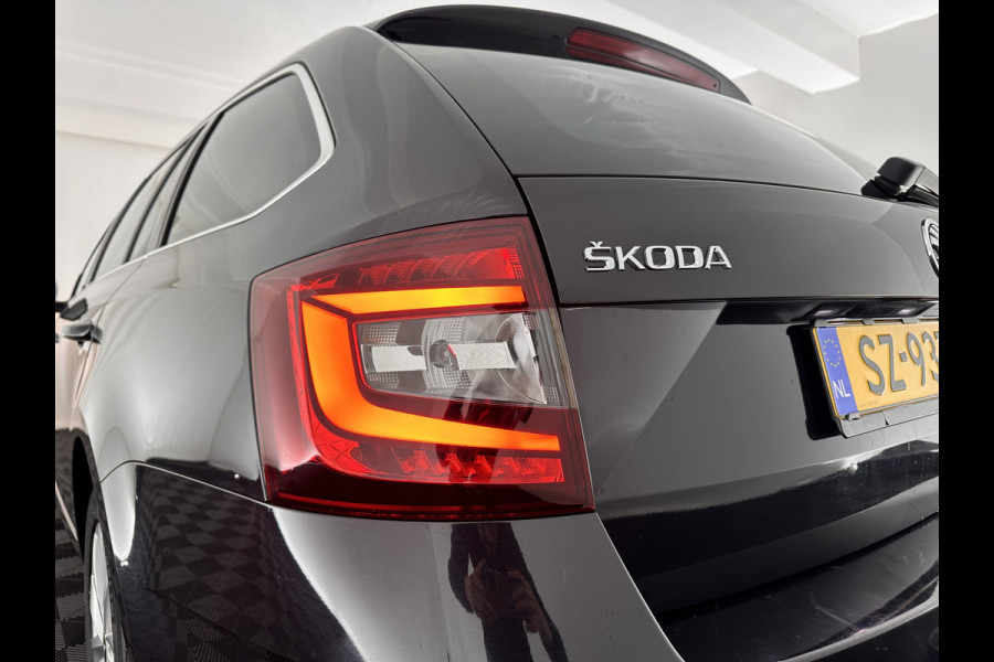 Škoda Octavia Combi 1.6 TDI Greentech Clever Edition Aut. *LEATHER-FABRIC | NAVI-FULLMAP | COMFORT-SEATS | DAB+ | HEATED-SEATS | AMUNDSEN-AUDIO | ECC | SHIFT-PADDLES | PARKPILOT | CRUISE | TOWBAR | 16''ALU *