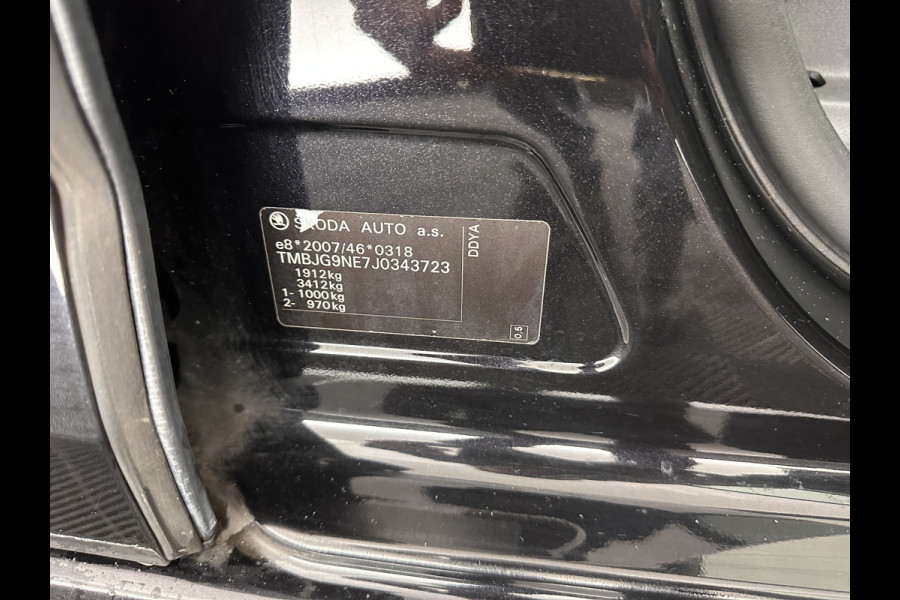 Škoda Octavia Combi 1.6 TDI Greentech Clever Edition Aut. *LEATHER-FABRIC | NAVI-FULLMAP | COMFORT-SEATS | DAB+ | HEATED-SEATS | AMUNDSEN-AUDIO | ECC | SHIFT-PADDLES | PARKPILOT | CRUISE | TOWBAR | 16''ALU *