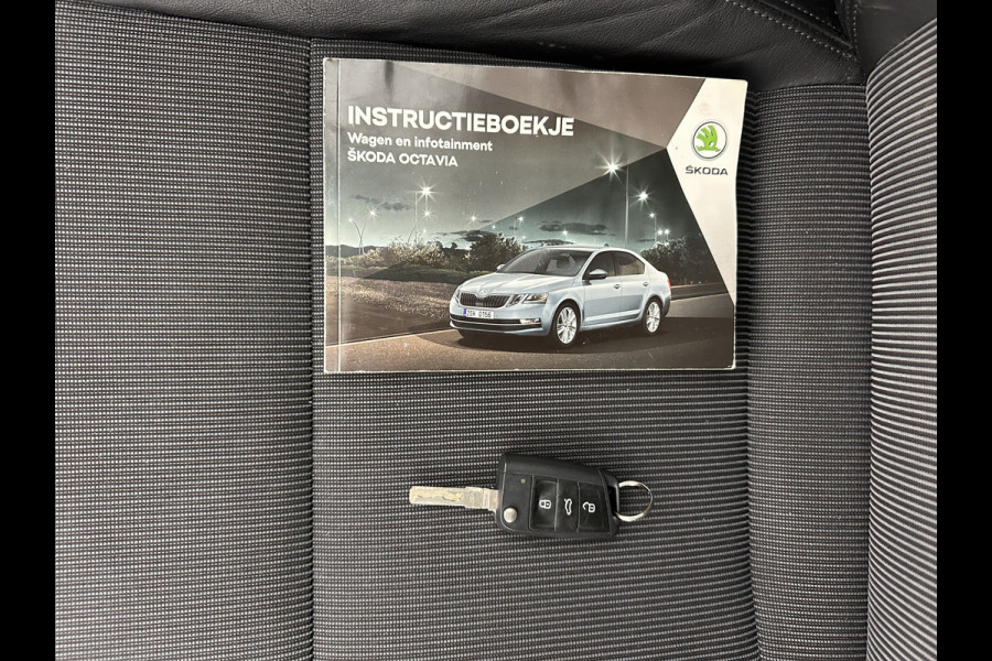 Škoda Octavia Combi 1.6 TDI Greentech Clever Edition Aut. *LEATHER-FABRIC | NAVI-FULLMAP | COMFORT-SEATS | DAB+ | HEATED-SEATS | AMUNDSEN-AUDIO | ECC | SHIFT-PADDLES | PARKPILOT | CRUISE | TOWBAR | 16''ALU *