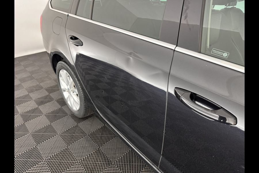 Škoda Octavia Combi 1.6 TDI Greentech Clever Edition Aut. *LEATHER-FABRIC | NAVI-FULLMAP | COMFORT-SEATS | DAB+ | HEATED-SEATS | AMUNDSEN-AUDIO | ECC | SHIFT-PADDLES | PARKPILOT | CRUISE | TOWBAR | 16''ALU *