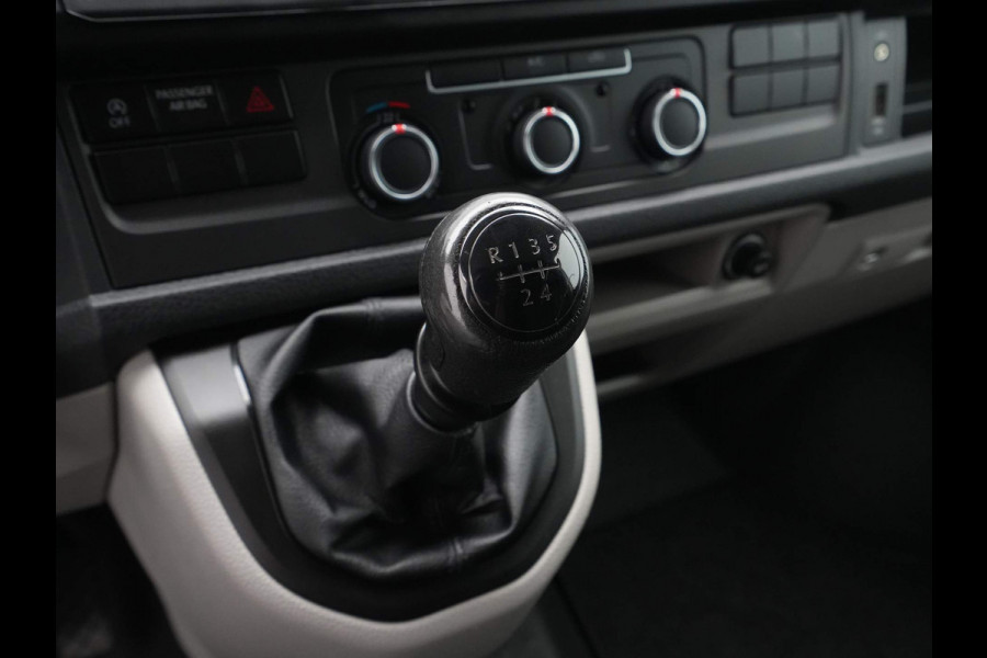Volkswagen Transporter 2.0 TDI L2H1 Trendline 102pk Navigatie Camera Cruise Kunstleder 2x Schuifdeur