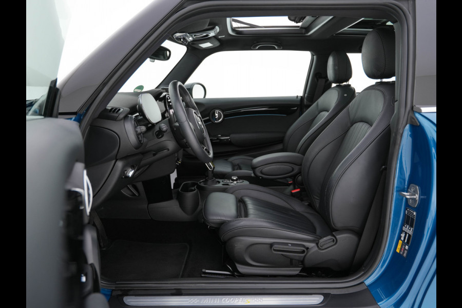 MINI Mini Electric Classic Premium Plus-Pack 33 kWh [ 3-Fase ] (INCL-BTW) Aut. *PANO | FULL-LEATHER | FULL-LED | HARMAN/KARDON-AUDIO | KEYLESS | CAMERA | SPORT-SEATS | NAVI-FULLMAP  | ECC | AMBIENT-LIGHT | DAB | DIGI-COCKPIT | PDC | 17"ALU*