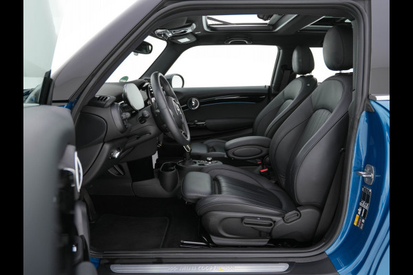 MINI Mini Electric Classic Premium Plus-Pack 33 kWh [ 3-Fase ] (INCL-BTW) Aut. *PANO | FULL-LEATHER | FULL-LED | HARMAN/KARDON-AUDIO | KEYLESS | CAMERA | SPORT-SEATS | NAVI-FULLMAP  | ECC | AMBIENT-LIGHT | DAB | DIGI-COCKPIT | PDC | 17"ALU*
