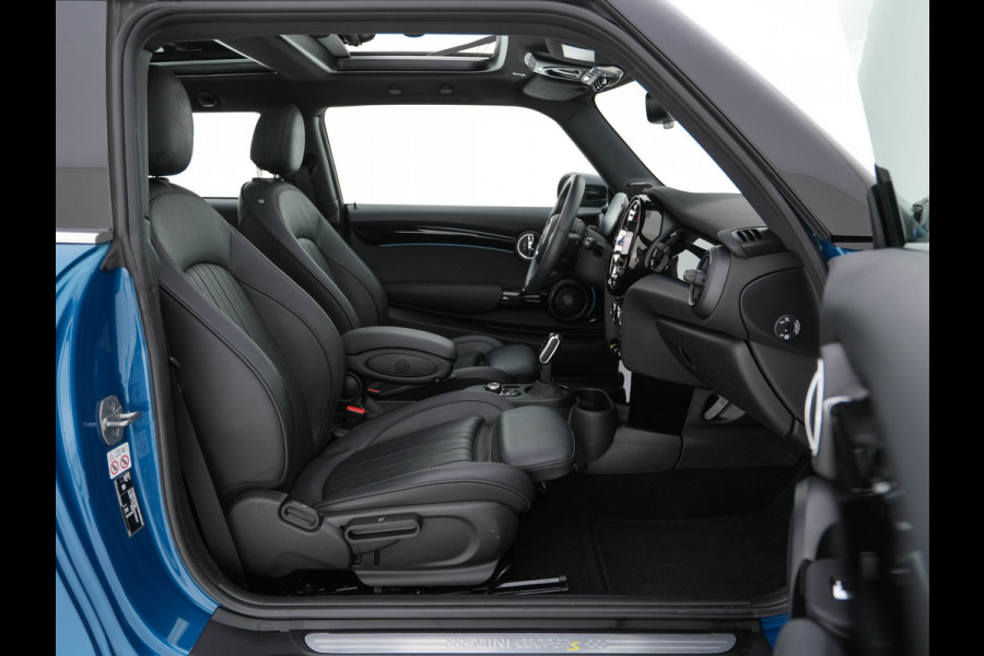 MINI Mini Electric Classic Premium Plus-Pack 33 kWh [ 3-Fase ] (INCL-BTW) Aut. *PANO | FULL-LEATHER | FULL-LED | HARMAN/KARDON-AUDIO | KEYLESS | CAMERA | SPORT-SEATS | NAVI-FULLMAP  | ECC | AMBIENT-LIGHT | DAB | DIGI-COCKPIT | PDC | 17"ALU*