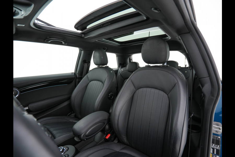 MINI Mini Electric Classic Premium Plus-Pack 33 kWh [ 3-Fase ] (INCL-BTW) Aut. *PANO | FULL-LEATHER | FULL-LED | HARMAN/KARDON-AUDIO | KEYLESS | CAMERA | SPORT-SEATS | NAVI-FULLMAP  | ECC | AMBIENT-LIGHT | DAB | DIGI-COCKPIT | PDC | 17"ALU*