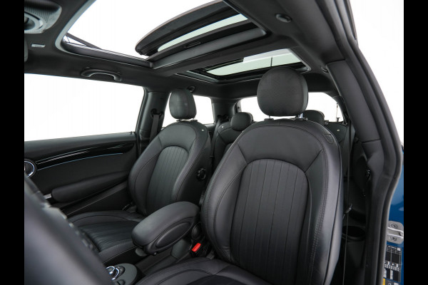 MINI Mini Electric Classic Premium Plus-Pack 33 kWh [ 3-Fase ] (INCL-BTW) Aut. *PANO | FULL-LEATHER | FULL-LED | HARMAN/KARDON-AUDIO | KEYLESS | CAMERA | SPORT-SEATS | NAVI-FULLMAP  | ECC | AMBIENT-LIGHT | DAB | DIGI-COCKPIT | PDC | 17"ALU*