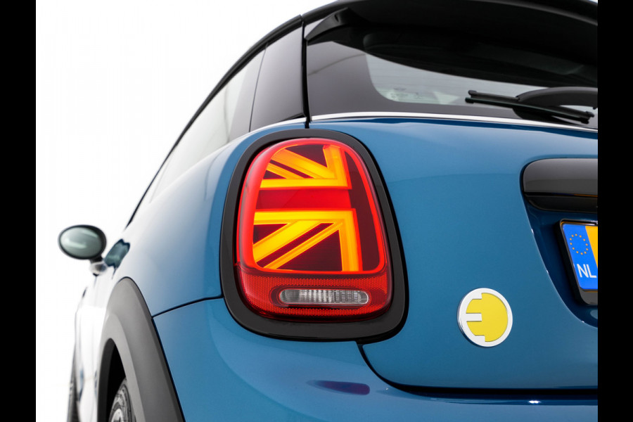 MINI Mini Electric Classic Premium Plus-Pack 33 kWh [ 3-Fase ] (INCL-BTW) Aut. *PANO | FULL-LEATHER | FULL-LED | HARMAN/KARDON-AUDIO | KEYLESS | CAMERA | SPORT-SEATS | NAVI-FULLMAP  | ECC | AMBIENT-LIGHT | DAB | DIGI-COCKPIT | PDC | 17"ALU*