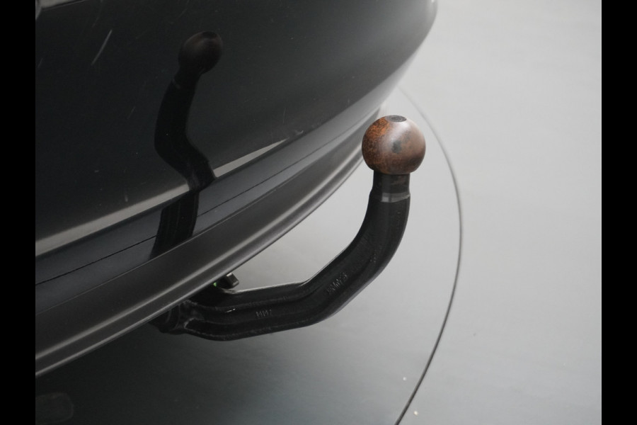 Tesla Model 3 RWD SR+ 60kWh 325PK Trekhaak Lmv 19" AutoPilot FSD-3 Comp. Premium Luidsprekers Leder PanoDak Adaptive-Cruise Camera's Elektr.-S Navi LED Comfortstoelen ACC DAB Voorverwarmen interieur en Keyless via App One-Pedal-Drive Origineel Nederlandse auto tot 11kw laden thuis! Garantie Accu tot 05-12-2027 max 160.000km 1.584kg licht! 1.000kg trekvermogen