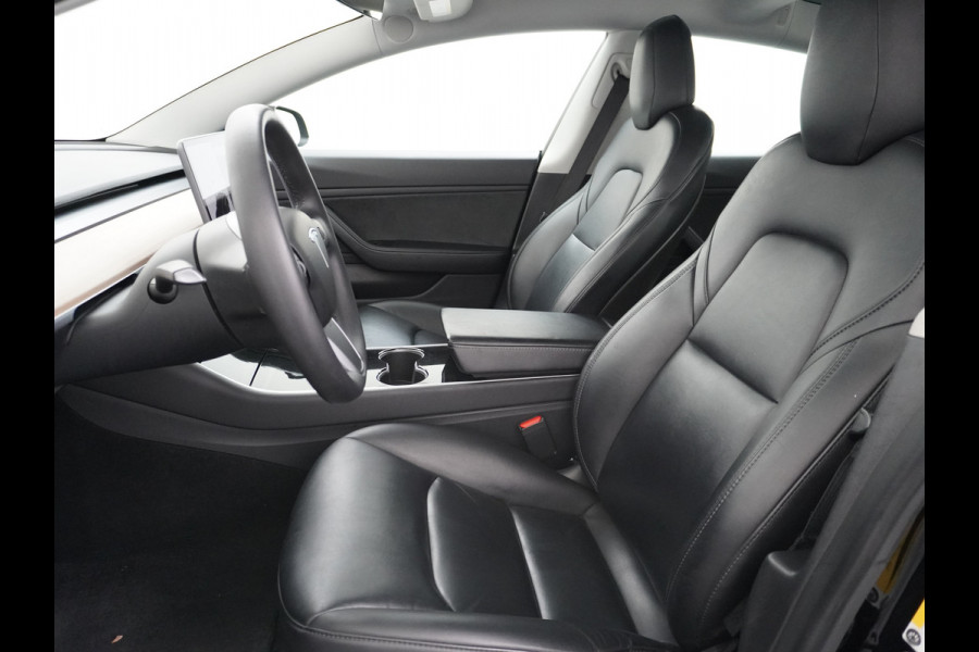 Tesla Model 3 RWD SR+ 60kWh 325PK Trekhaak Lmv 19" AutoPilot FSD-3 Comp. Premium Luidsprekers Leder PanoDak Adaptive-Cruise Camera's Elektr.-S Navi LED Comfortstoelen ACC DAB Voorverwarmen interieur en Keyless via App One-Pedal-Drive Origineel Nederlandse auto tot 11kw laden thuis! Garantie Accu tot 05-12-2027 max 160.000km 1.584kg licht! 1.000kg trekvermogen