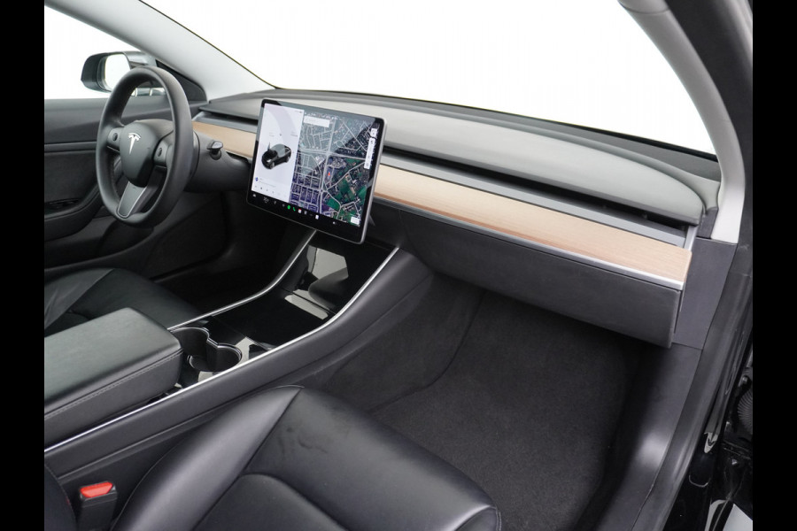 Tesla Model 3 RWD SR+ 60kWh 325PK Trekhaak Lmv 19" AutoPilot FSD-3 Comp. Premium Luidsprekers Leder PanoDak Adaptive-Cruise Camera's Elektr.-S Navi LED Comfortstoelen ACC DAB Voorverwarmen interieur en Keyless via App One-Pedal-Drive Origineel Nederlandse auto tot 11kw laden thuis! Garantie Accu tot 05-12-2027 max 160.000km 1.584kg licht! 1.000kg trekvermogen