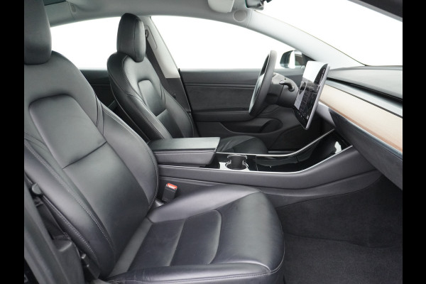 Tesla Model 3 RWD SR+ 60kWh 325PK Trekhaak Lmv 19" AutoPilot FSD-3 Comp. Premium Luidsprekers Leder PanoDak Adaptive-Cruise Camera's Elektr.-S Navi LED Comfortstoelen ACC DAB Voorverwarmen interieur en Keyless via App One-Pedal-Drive Origineel Nederlandse auto tot 11kw laden thuis! Garantie Accu tot 05-12-2027 max 160.000km 1.584kg licht! 1.000kg trekvermogen