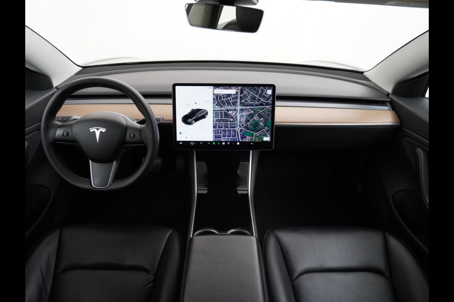 Tesla Model 3 RWD SR+ 60kWh 325PK Trekhaak Lmv 19" AutoPilot FSD-3 Comp. Premium Luidsprekers Leder PanoDak Adaptive-Cruise Camera's Elektr.-S Navi LED Comfortstoelen ACC DAB Voorverwarmen interieur en Keyless via App One-Pedal-Drive Origineel Nederlandse auto tot 11kw laden thuis! Garantie Accu tot 05-12-2027 max 160.000km 1.584kg licht! 1.000kg trekvermogen